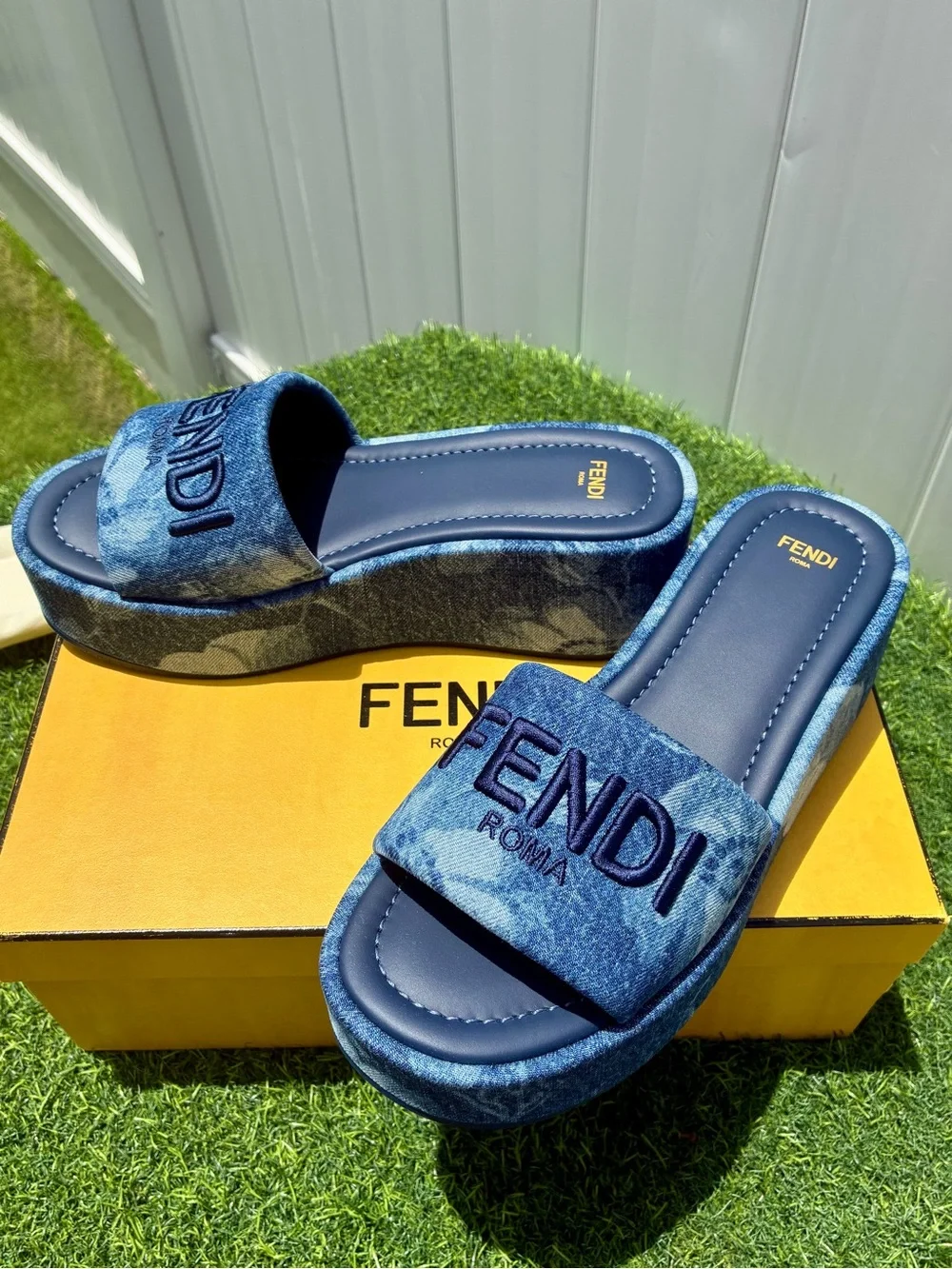 FENDI SUNSHINE BLUE DENIM PLATFORM SLIDE SANDALS EMBROIDERED LOGO SZ 39.5 NEW